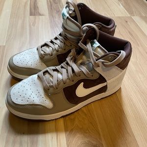 New Nike Chocolate Dunks
